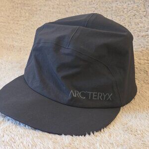 Arcteryx 5-Panel Tech Cap – Black, brand new